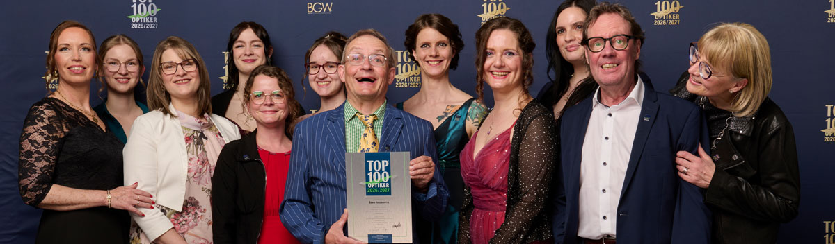 Auszeichnung Top100 Optiker. Unser Team mit Wotan Wilke Möhring